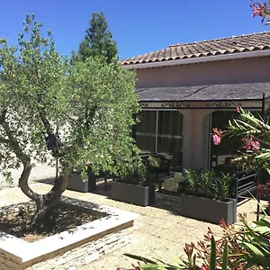 Avec Piscine Lou Minèstraü Hébergement de vacances Entraigues-sur-la-Sorgue